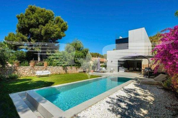 Garten mit Swimmingpool