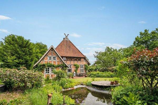 Blick vom Garten zum Haus Westseite