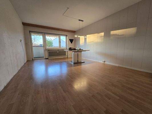 Wohnzimmer mit Balkon