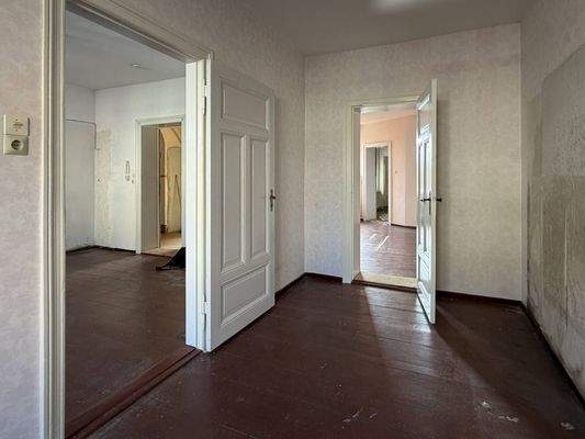 Unsanierte Wohnung im EG