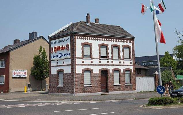 Grundstück mit Aufbauten