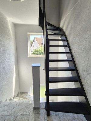Holztreppe ins 2. DG