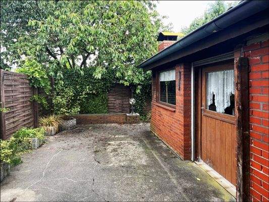 Das massiv errichtete Gartenhaus wurde ca. 2006 gebaut