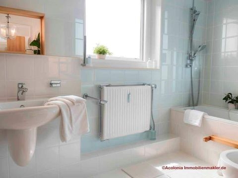 Bad mit Wanne + Fenster