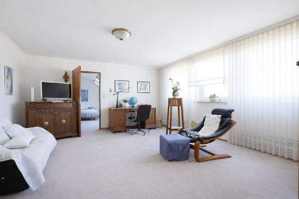 Ein großzügiger Wohnraum im DG