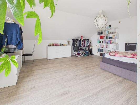 CAM01223G0-PR0176-STILL051