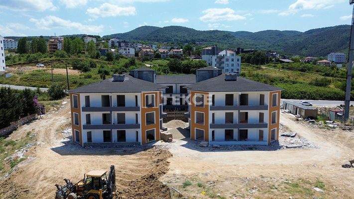Apartments in a Complex with Sea and City Views in Çınarcık