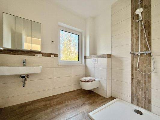 Stadtvilla: Gästebad mit Dusche