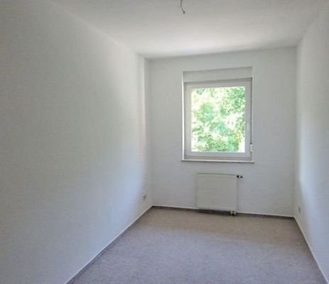 Zimmer 3, vor Renovierung, jetzt neu, Laminat