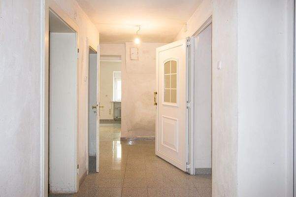 EG Flur Blick zu GE1 Sozialraum