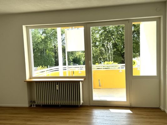 heller Wohnbereich mit großzügigem Sonnenbalkon