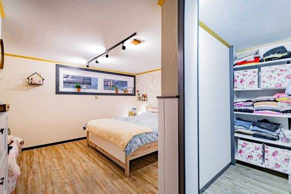 Schlafzimmer mit Ankleidezimmer UG