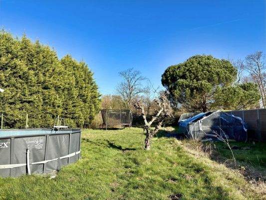 Der weitläufige Garten