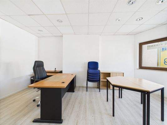 Küche (aktuell Büro 2)