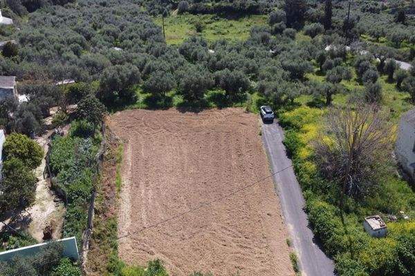 Kreta, Tavronitis: Grundstück mit hoher Bebaubarkeit in Meeresnähe zu verkaufen