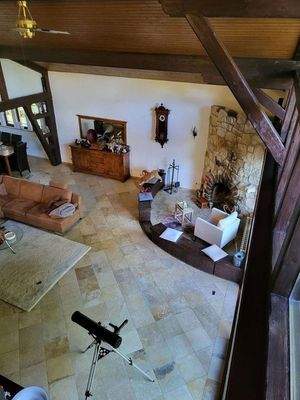 Blick von Galerie in den Wohnr