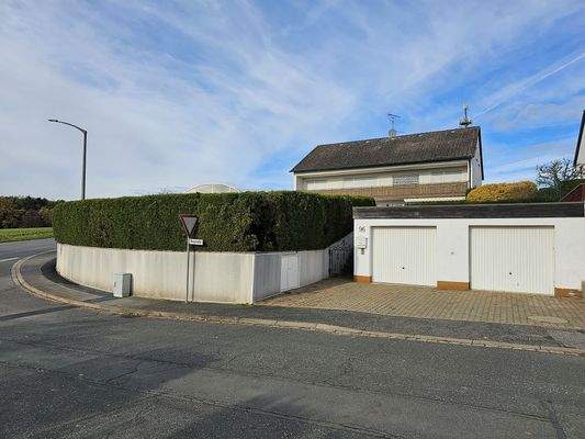 Haus mit Doppelgarage