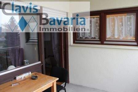 großer überdachter Balkon