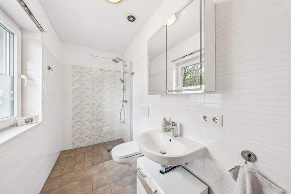 Gästebad mit Dusche