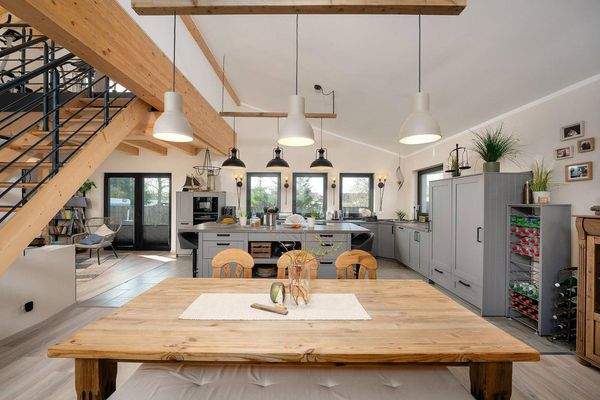 Küchen- + Essbereich