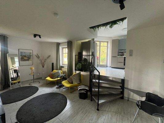 Einliegerwohnung Wohnbereich mit Blick zur Küche