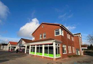 Giebelansicht mit Fitnessstudio