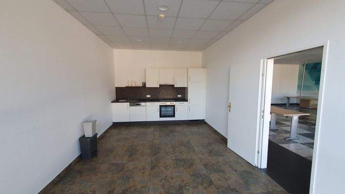 Teeküche OG 1, Büroflächen in sehr günstiger Lage zu mieten