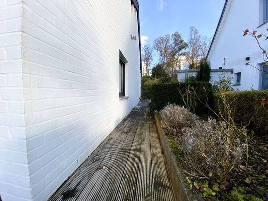 Weg zum Garten.jpg