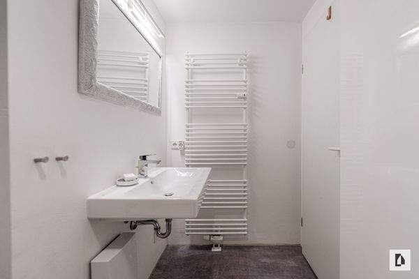 Badezimmer 2 mit Dusch-Wanne