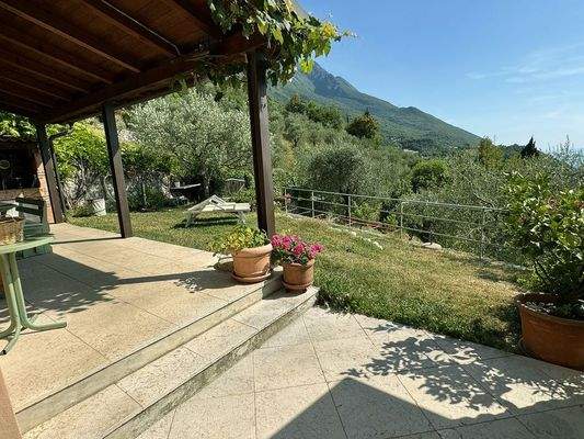 Portico e giardino piano terra 1.3.JPG