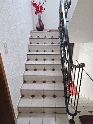 EG Treppe zum OG.jpg