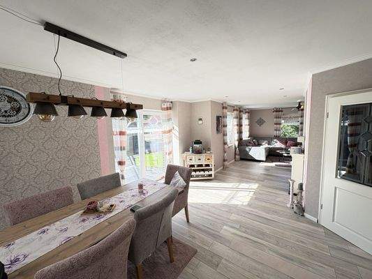 Wohn- und Essbereich.jpg