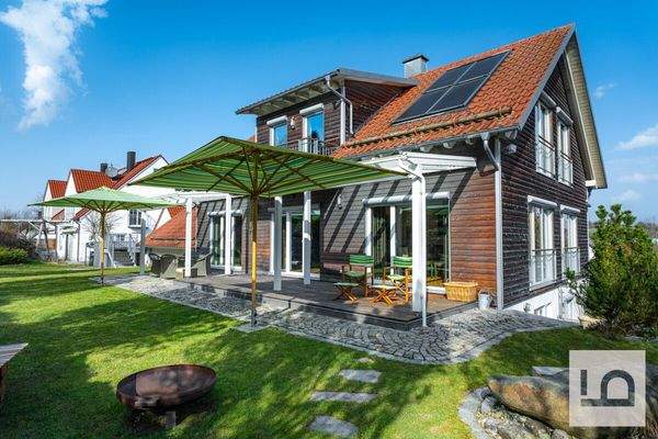 Hausansicht von Terrasse