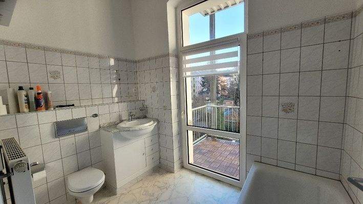 Bad mit Zugang zum Balkon