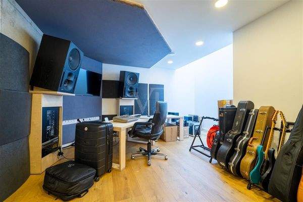 Musik- oder weiteres Zimmer