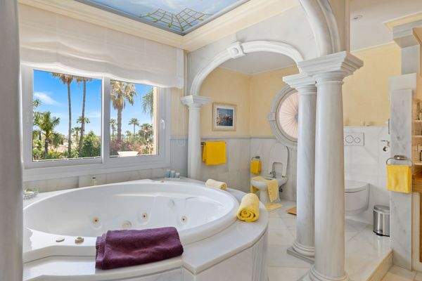 Photo: Villa in Nueva Andalucia