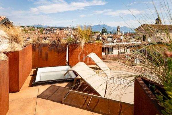 Blick auf den See und die Altstadt