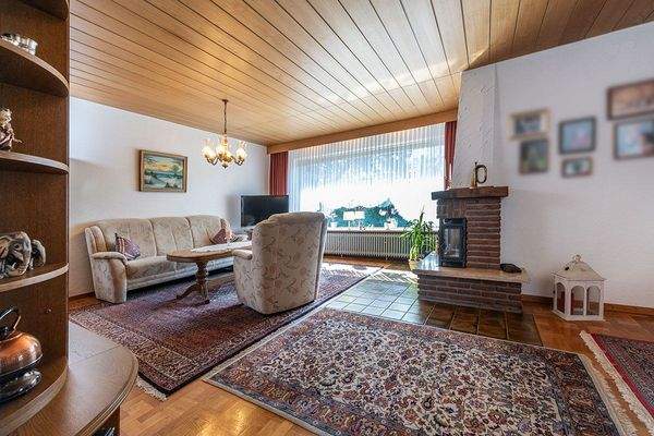 Wohn-/ Essbereich mit Kamin