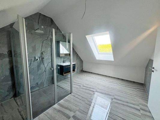 Wellness-Badezimmer Teilansicht