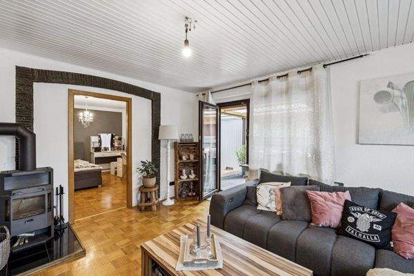 Wohnzimmer & Schlafzimmer 1