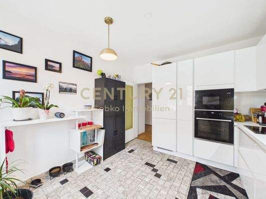 CAM04712G0-PR0039-STILL015