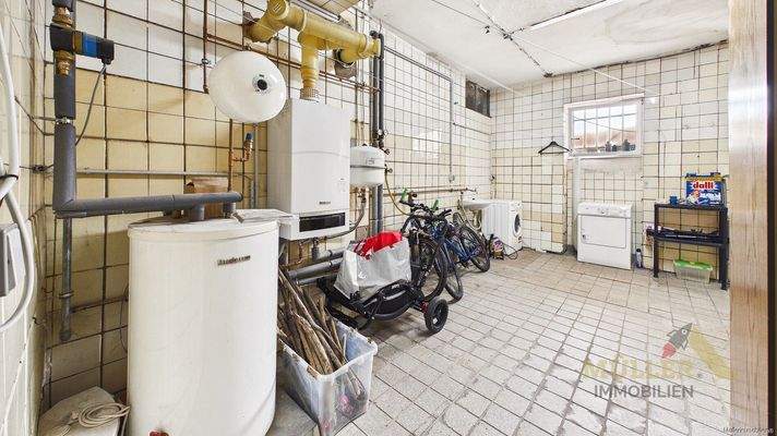 Waschküche und Heizung EG