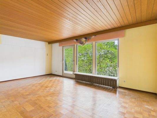 lichtdurchflutetes Wohnzimmer