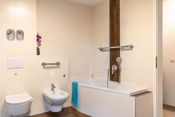 Geschmackvolle Gartenwohnung von 2013 – modern, hell und ideal gelegen