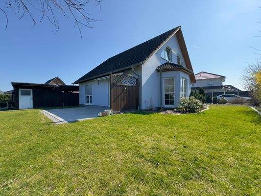 Freistehendes Haus mit Garten