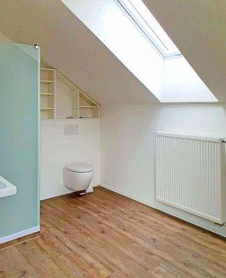 Modernes, helles Bad