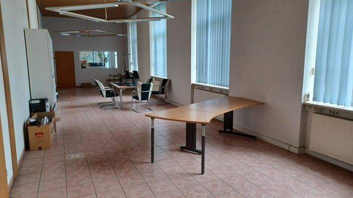 Erstes OG im Bürogebäude