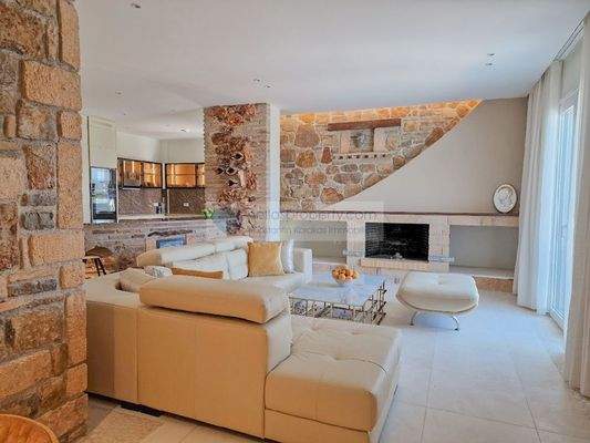 c9b2a2f686da421aba8fe8bf04f17401-original