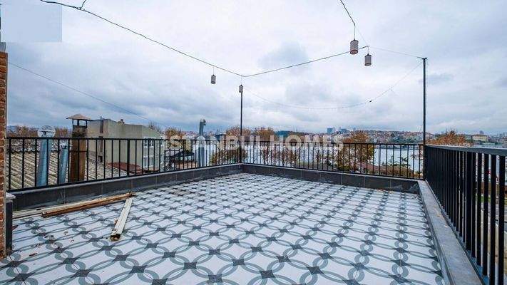 Ready to Move Cafe Close to the Sea in Fatih Balat