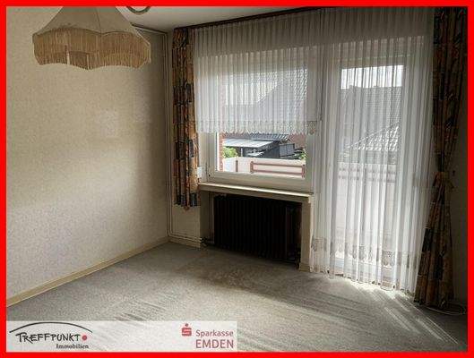 Schlafzimmer II mit Loggia zur Gartenseite im OG